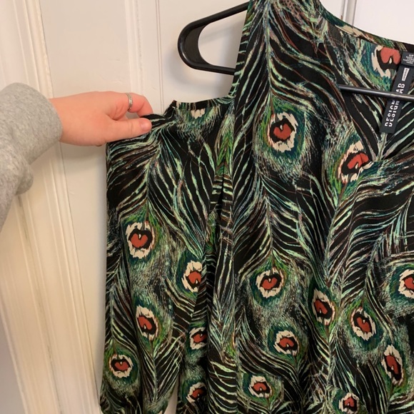 Design Lab Lord & Taylor Cold Shoulder Top - Picture 2 of 5